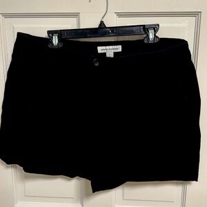 Size 20 women’s black shorts